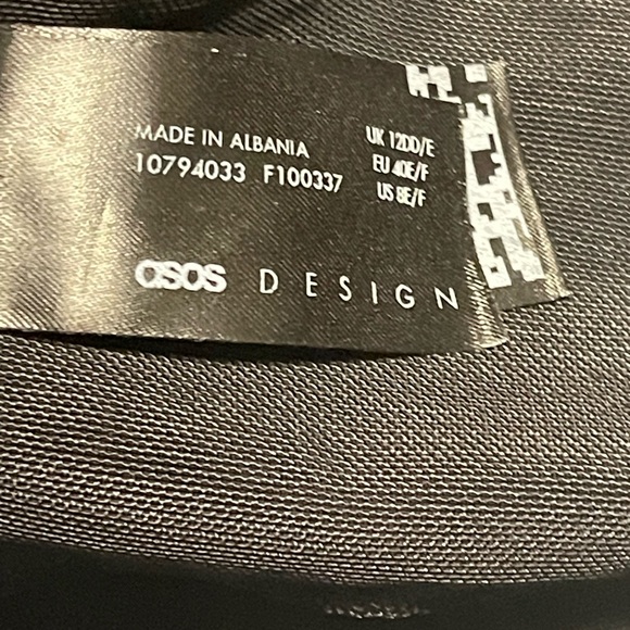 ASOS DESIGN ONE PIECE SOLID COLOR SWIMSUIT V-NECK WOMEN LACE UP BLACK SIZE 8E/F - Picture 10 of 11